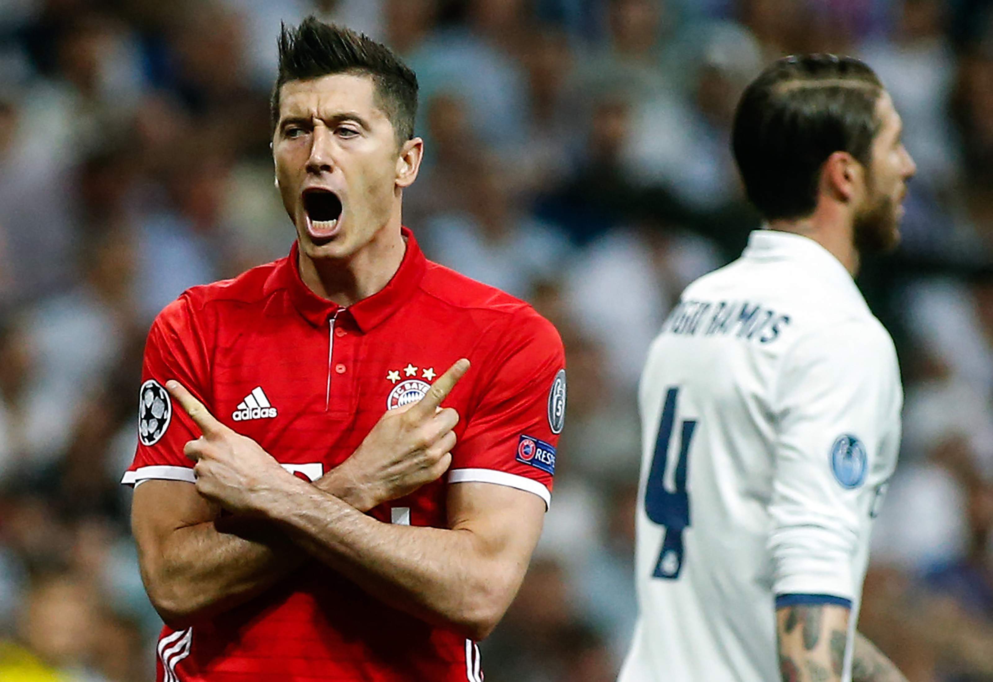 Madrid vs bayern. Левандовски в Реал Мадрид. Lewandowski vs Ronaldo. Real Madrid vs Bayern. Real Madrid vs Bayern Munich.