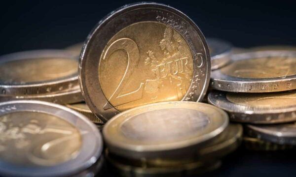 Një person në Prishtinë pranoi rreth 2 mijë euro të falsifikuara  konfiskohen paratë metalike