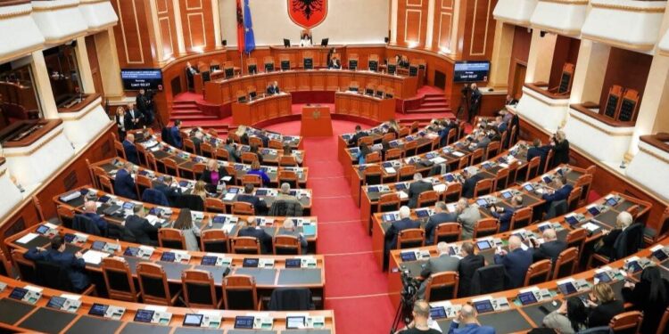 Kuvendi i Shqipërisë e miraton deklaratën për pafajësinë e ish liderëve të UÇK  Lufta e tyre ishte e drejtë