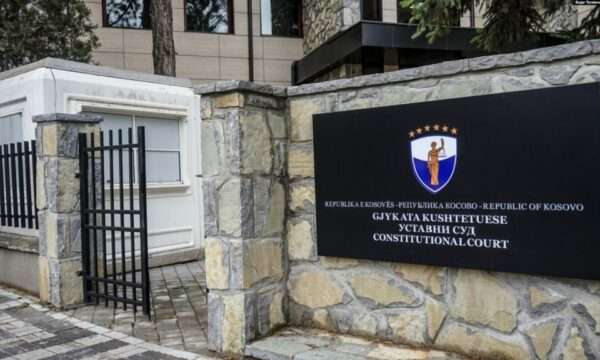 Kushtetuesja fillon shqyrtimin e dekretit të presidentes javën e ardhshme